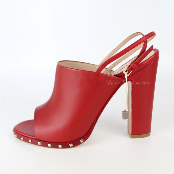 NEW VALENTINO GARAVANI Runway Rockstud Leather SandalsEvents/Cocktail/Vaca